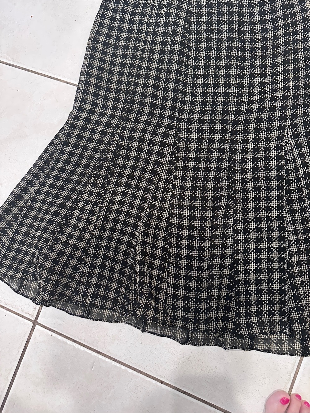AK Anne Klein Silk Skirt Women’s 12 Black Ivory Geometric Flare Y2K Midi - Picture 4 of 7